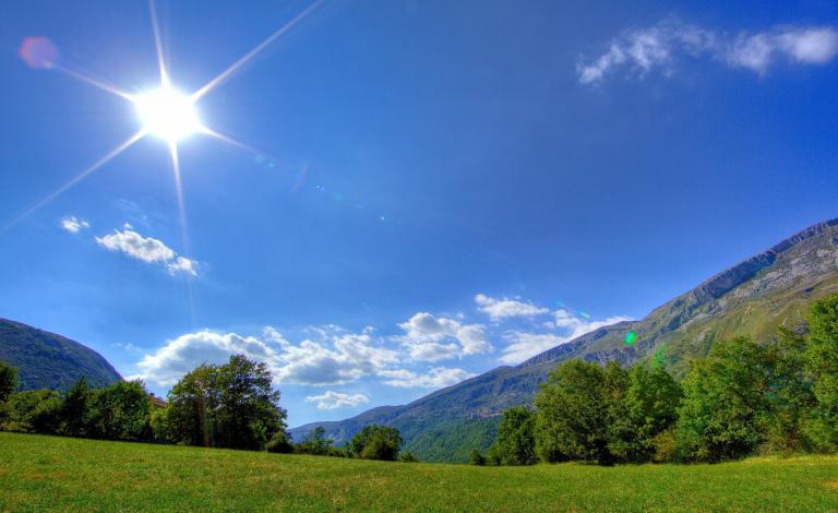 6713_Wonderful-nature-landscape-hot-spring-day