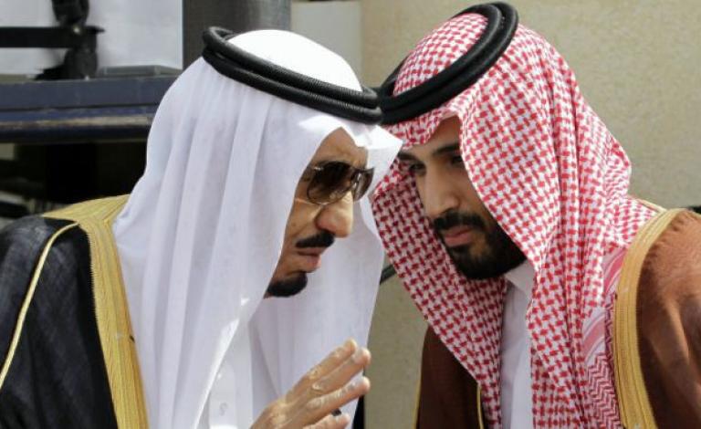 الملك سلمان ونجله الأمير محمد المشرف على الخطة