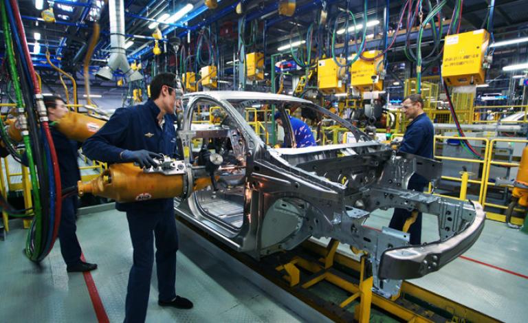 مصنع السيارات