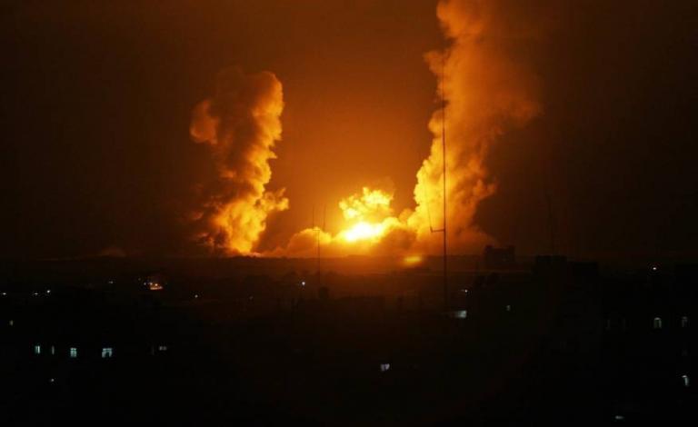 الاحتلال يستهدف أراض زراعية ومواقع للمقاومة في قطاع غزة