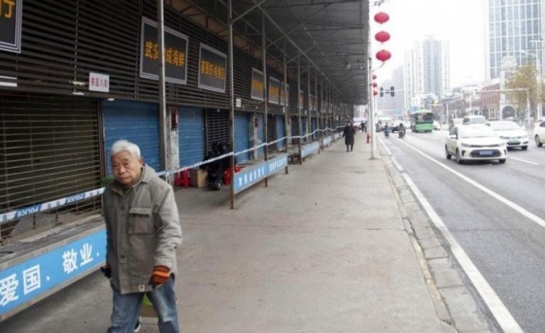 رصيف يبتلع المارة في الصين