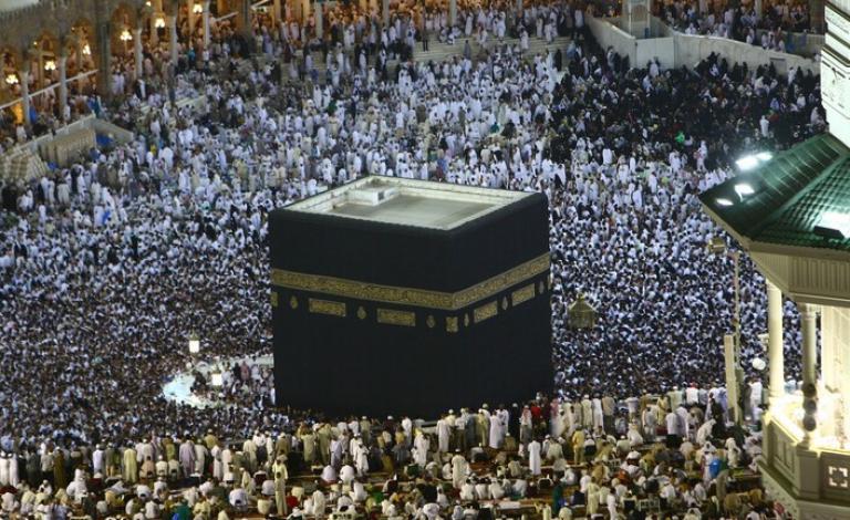 السعودية تعدل كلفة تأشيرات الزيارة والحج والمرور