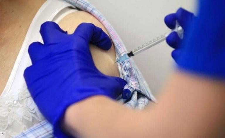 من يحصل على لقاح كورونا أولا؟