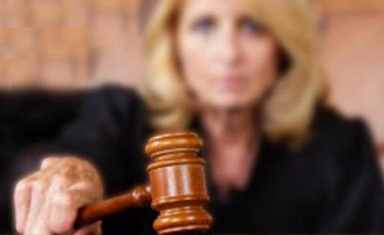 قاضية مسيحية تحكم على مسلمين أساءوا للعذراء بحفظ سورة آل عمران