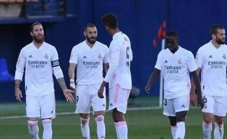 ريال مدريد يتلقى ضربة قوية قبل موقعتي الكلاسيكو والأبطال