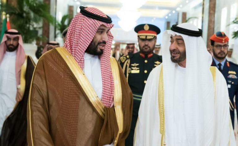 مشهد تحت أقدام محمد بن زايد ومحمد بن سلمان يشعل مواقع التواصل