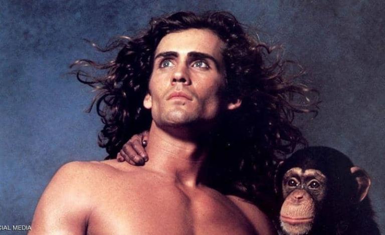 نهاية مأساوية لـ"طرازان".. توفى في حادث طائرة