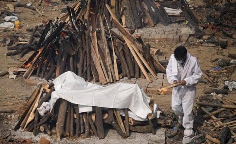 معدل مرعب في الهند.. 300 ألف إصابة بكورونا لليوم الثاني عشر