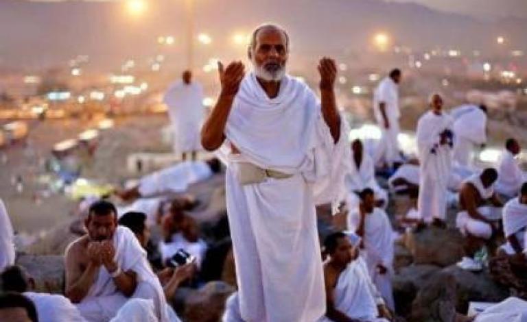 أول رد سعودي بشأن منع الوافدين من الخارج من الحج هذا العام