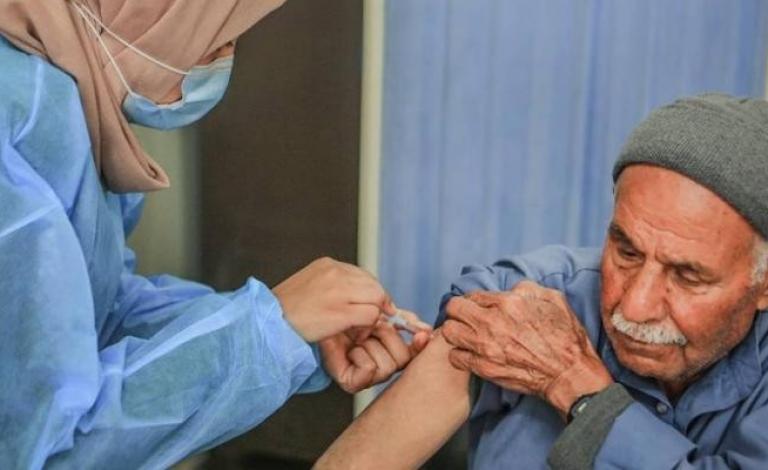 صحة غزة: تحويل خدمة التطعيم ضد "كورونا" من عيادة شهداء الرمال إلى عيادة الدرج