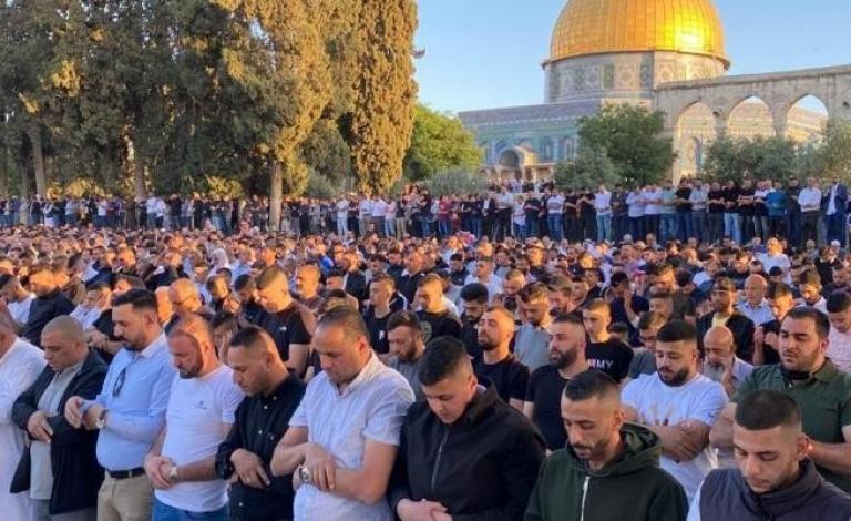 45 ألف مواطن يؤدون صلاة الجمعة في الأقصى رغم قيود الاحتلال