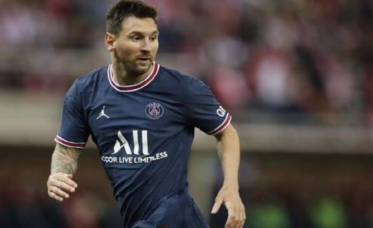 حارس ريمس يتقدم بطلب لميسي بعد مباراة فريقيهما في الدوري الفرنسي