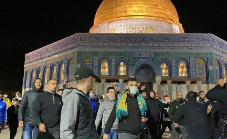 اللحظات-الأولى-لدخول-المصلين-المسجد-الأقصى-في-القدس-المحتلة-بعد-افتتاحه-بسبب-اغلاقه-اثر-جائحة-كورونا-الجزيرة-نت.jpeg