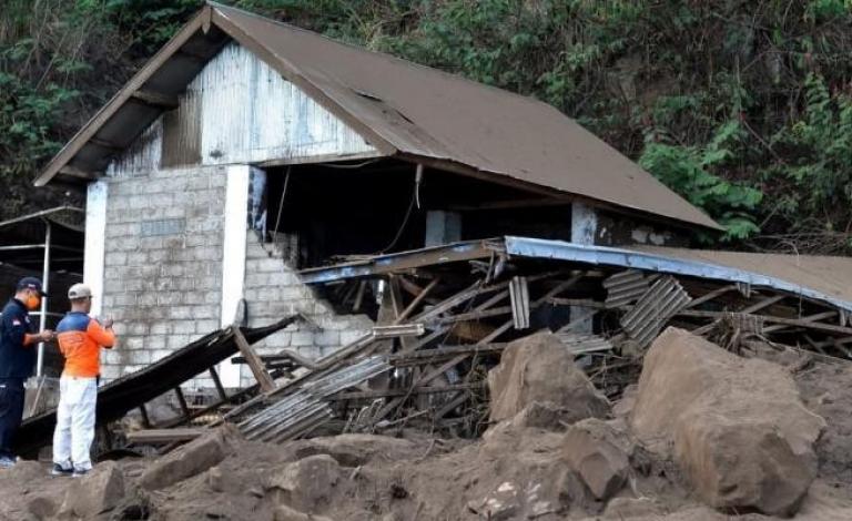 3 قتلى بزلزال متوسط هز جزيرة بالي الإندونيسية