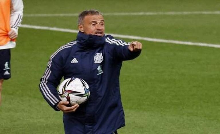 أول رد لإنريكي على تدريبه مانشستر يونايتد