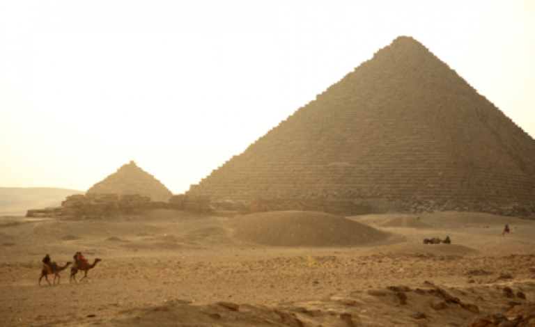 علماء الآثار يحققون ما يسمونه "اكتشاف العمر" تحت شوارع مدينة في مصر!