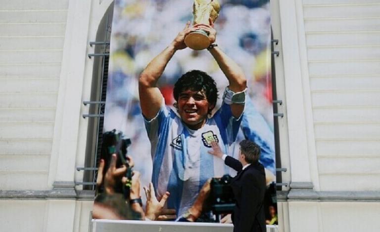 عرض ممتلكات للأسطورة الراحل مارادونا في مزاد افتراضي