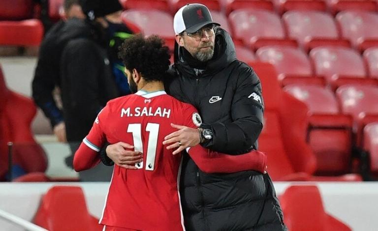 كلوب يرد بقوة على اتهامات نجمه صلاح بالأنانية