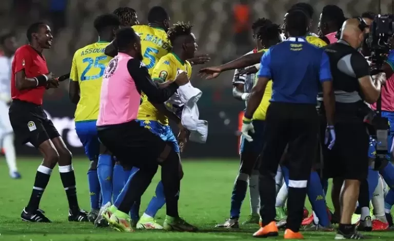 في أقل من أسبوع.. 8 فضائح "لا تصدق" في أمم إفريقيا