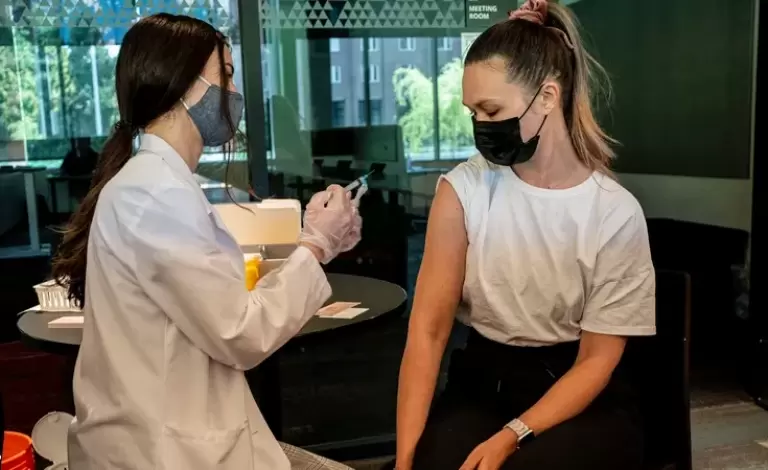 "أوميكرون" وغير الملقحين.. دراسة تنسف المعتقد السائد