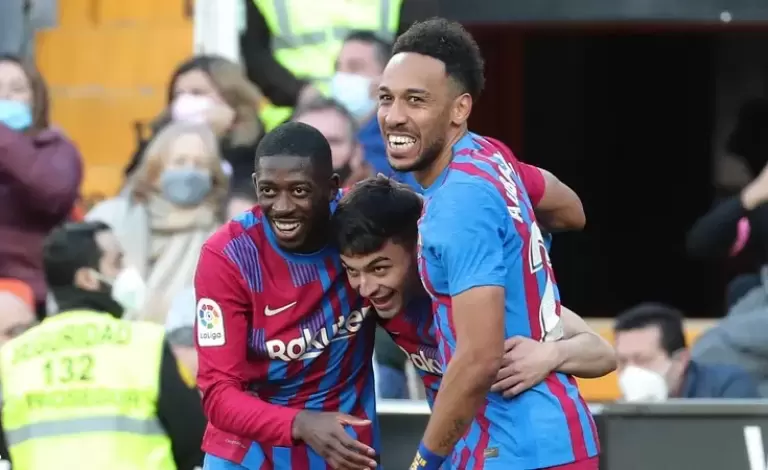 سجل أوباميانغ ثنائية في مرمى فالنسيا.webp