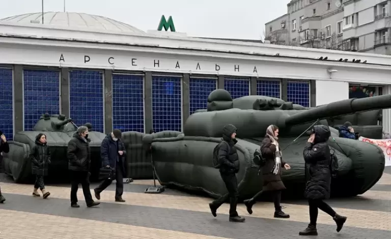 أوكرانيا تدعو مواطنيها لمغادرة روسيا