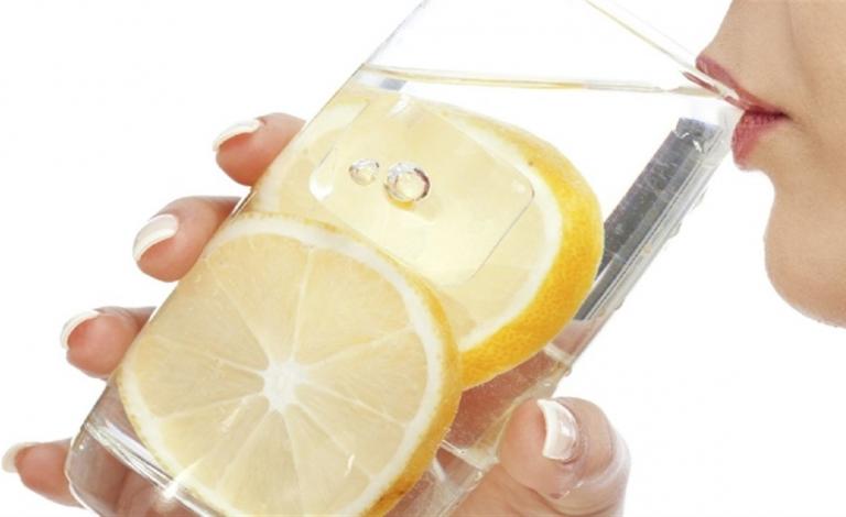 فوائد شرب الماء بالليمون يوميا