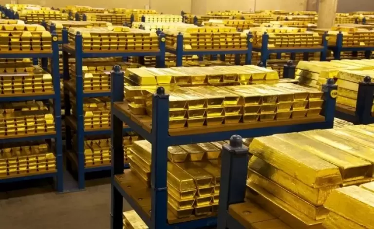 الذهب يكسر حاجز 2000 دولار