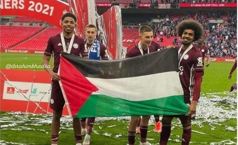 رد مثير من مدافع ليستر سيتي على لاعب إسرائيلي