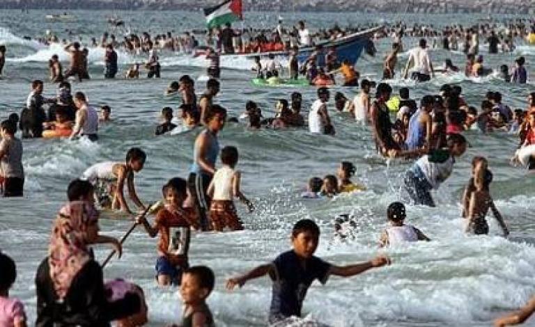 "سلطة المياه": بحر غزة نظيف واستعاد عافيته