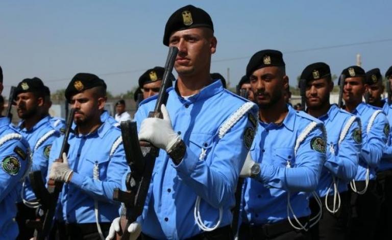 "الداخلية" تحتفل بتخريج 80 ضابطًا في غزة