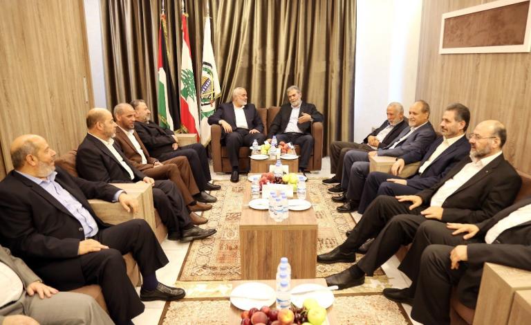 هنية ووفد قيادة الحركة يلتقيان النخالة في بيروت