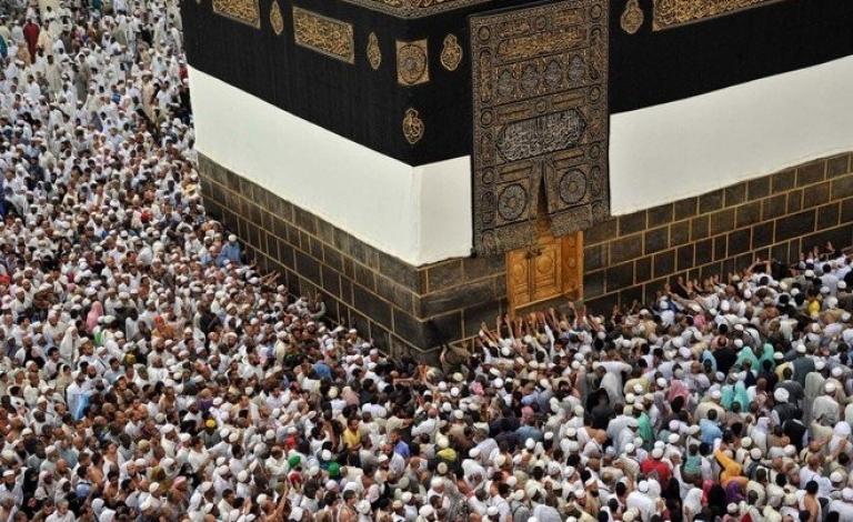 الحجاج يؤدون آخر صلاة جمعة في شهر ذي القعدة بمدينة مكة