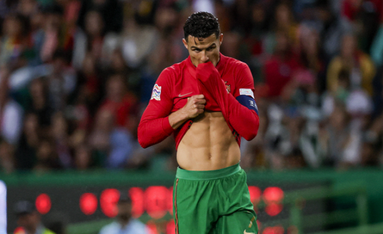 ما النادي العربي الذي تقدم بعرض لضم رونالدو؟