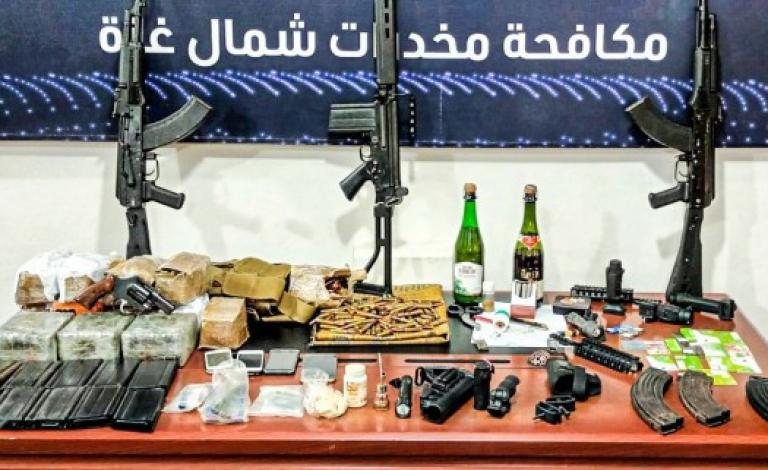 "المكافحة" بغزة تضبط كمية من المواد المخدرة وتوقف مُتهمَين اثنين