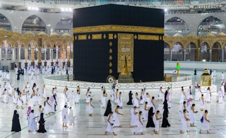 السعودية تلغي شرط التطعيم للمعتمرين