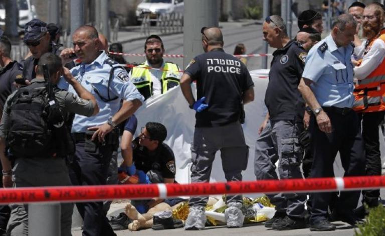 قناة إسرائيلية تكشف تفاصيل جديدة حول عملية الطعن بالخليل
