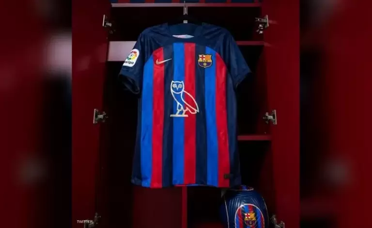 "بومة" على قميص برشلونة أمام ريال مدريد