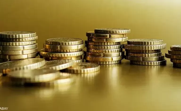 عملات ذهبية بآلاف الدولارات