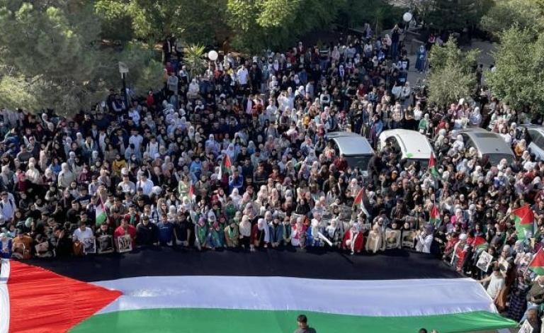 تنظيم جنازة رمزية للشهيد الطالب عامر حلبية في جامعة بيرزيت