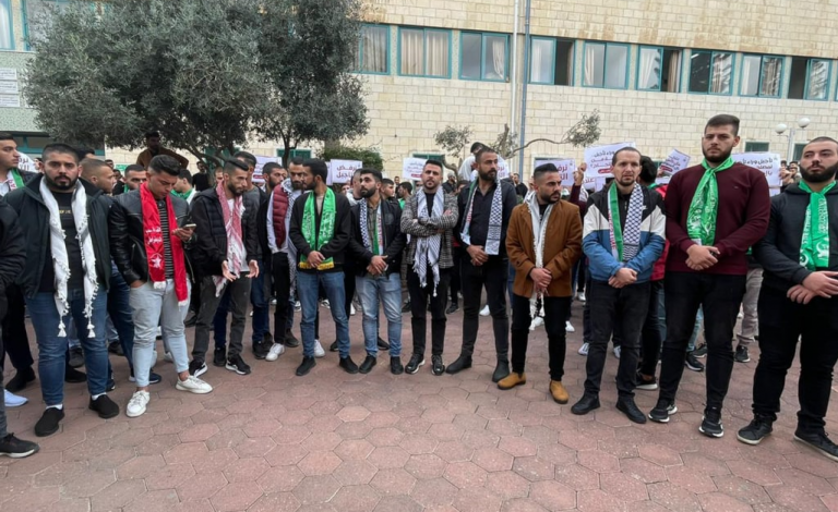 وقفة للكتل الطلابية بجامعة النجاح للمطالبة بإجراء الانتخابات بموعدها