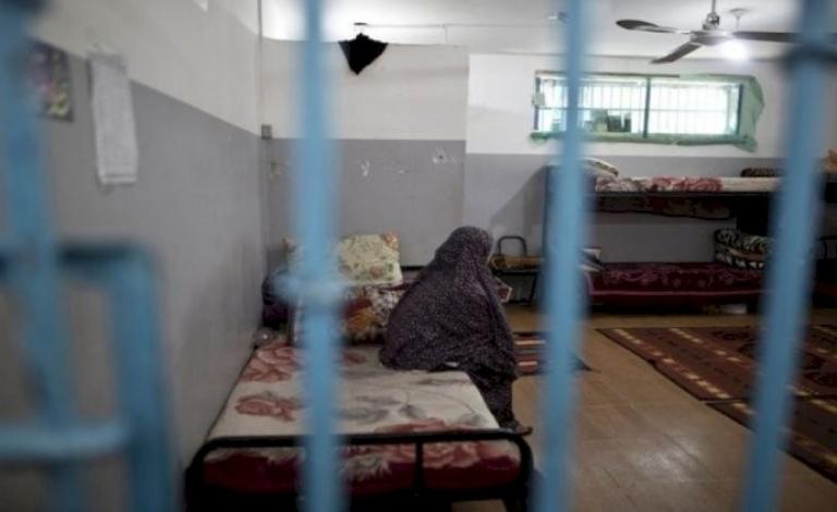 فروانة: 29 أسيرة تقبع في سجن "الدامون"