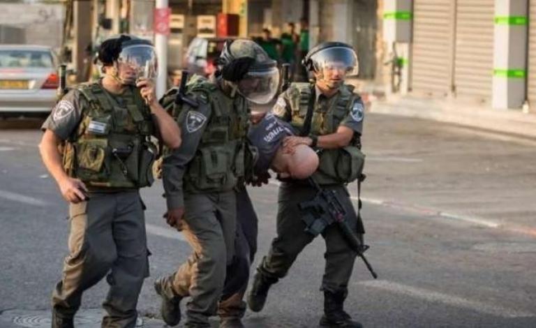 الاحتلال يعتقل فلسطينيين من الخليل