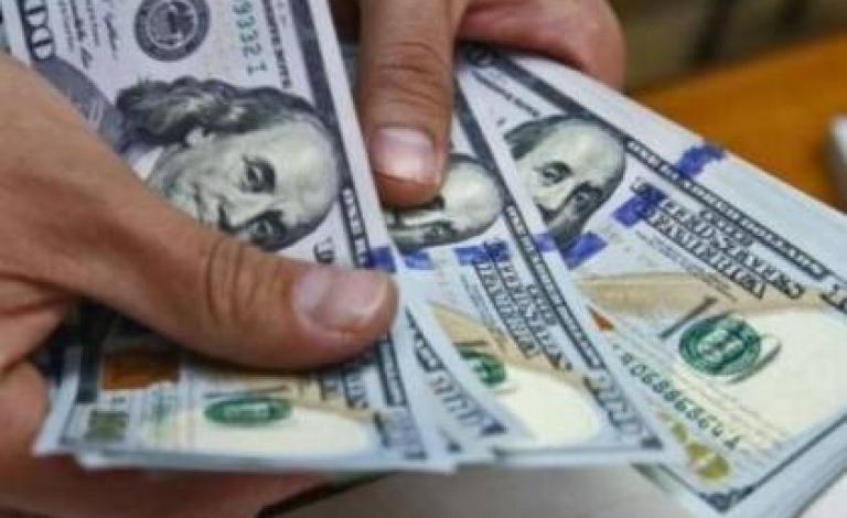 هل اقترب عصر الدولار الذهبي من نهايته؟