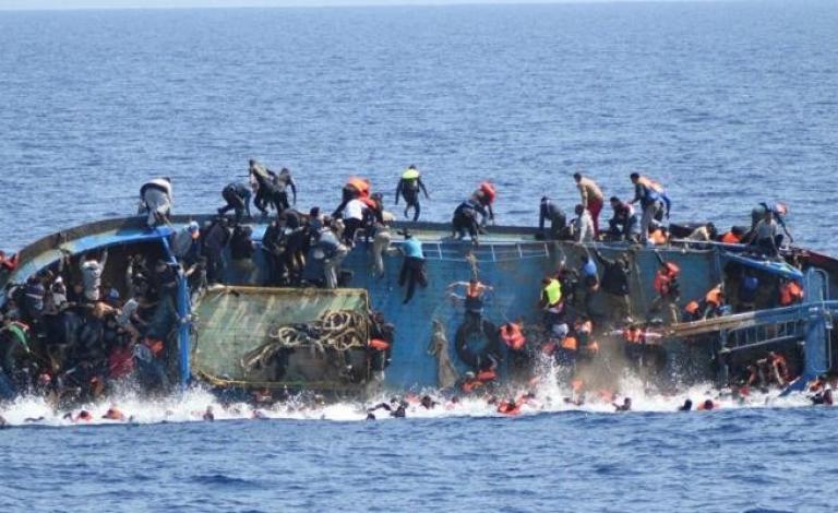 مصرع خمسة مهاجرين بعد غرق قاربهم قبالة السواحل التونسية