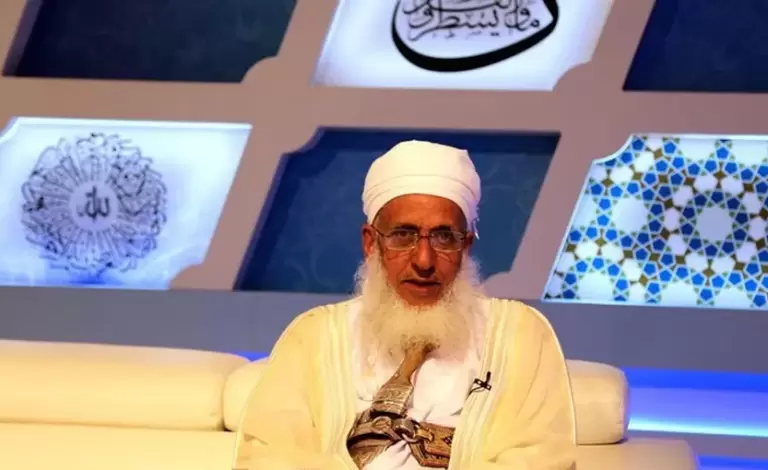 مفتي عُمان يستهجن قرار فتح المجال الجوي للطائرات الإسرائيلية