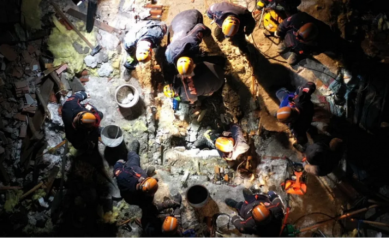 معجزات الزلزال تتوالى.. إنقاذ سيدة بعد 226 ساعة بكهرمان مرعش