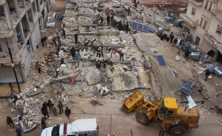 آلاف يعرضون تبني طفلة سورية ولدت تحت الأنقاض