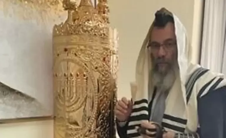 حاخام إسرائيلي يتهم أمن مطار أردني بتمزيق رموزه الدينية