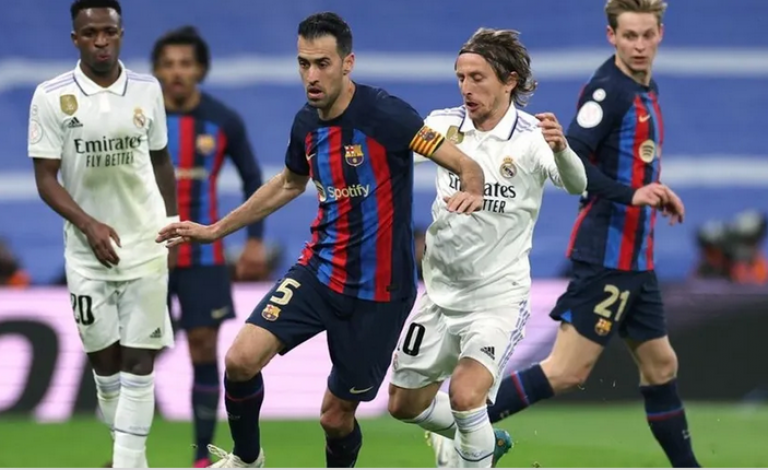 برشلونة يخوض الكلاسيكو بشعار خاص على قميصه.. تعرف عليه